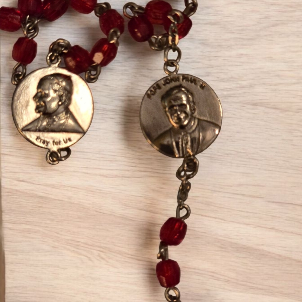 Pope John Paul II Commemorative Rosary - Picture 4 of 5